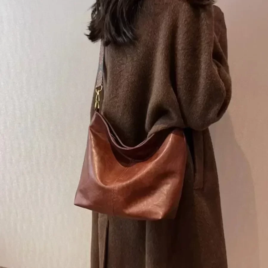 Vintage Solid Color PU Leather Women Fashion Shoulder Sling Bag High-Capacity Simple Wide Strap Bucket Crossbody Bag Commuting_2