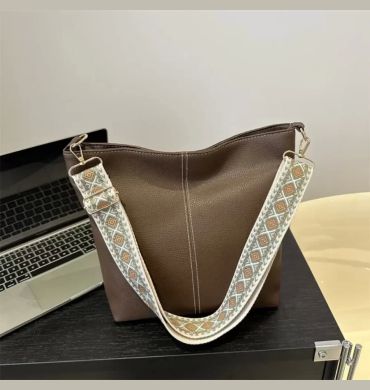 Vintage Fashion Korean Large Capacity Versatile Tote New Woman's Bag Solid Premium Texture Wide Straps Crossbody Shoulder