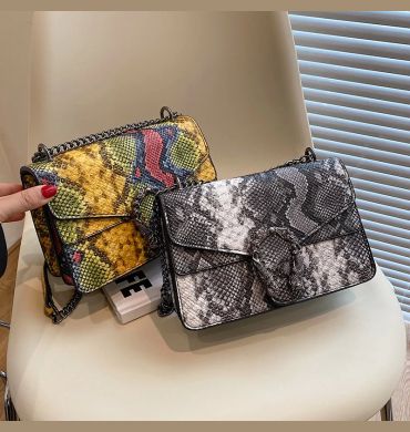 A snakeskin alligator design personalized fashion chain senior sense ladies cross-body bag suitable for daily use