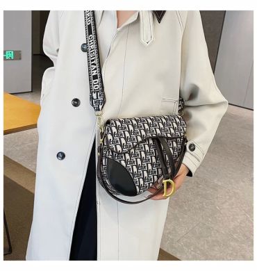 Girls Hundred Handbag Crossbody Saddle Bag Comfortable Shoulder Strap Niche Women Large Capacity Letter Underarm Bag Cross Squar