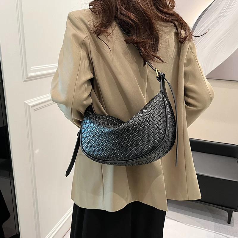 Women's Daily Shoulder Bag Weaving Simple New Moon Women's Solid Color Fashion Crossbody Bag Leisure Handbag Commuter Bag_3