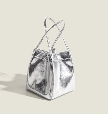 Silver bucket bag for women 2024 new fashionable and simple lunch box bag, niche western-style texture hand-held small bag