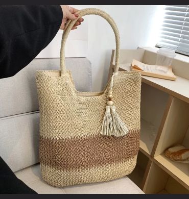 Straw Beach Bag Summer Woven Tote Bag with Tassels Large Shoulder Bag for Women Straw Purses and Handbags Rattan Boho Bag Raffia