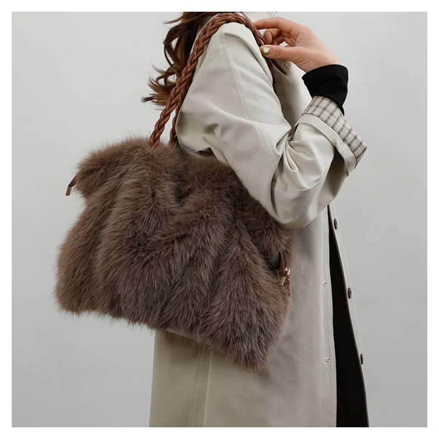 Women's Fashionable Plush Large Capacity Tote Bag High-end Pleated Fox Fur Shoulder Crossbody Bag Commuter Bag with Metal Chain_1