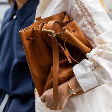 Must-Have Handbags for a Minimalist Wardrobe: Essential Bags for Simple Yet Stylish Living